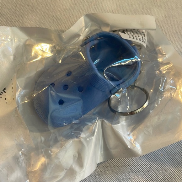 NEW cute clog croc bag charm keychain BLUE - Picture 3 of 3
